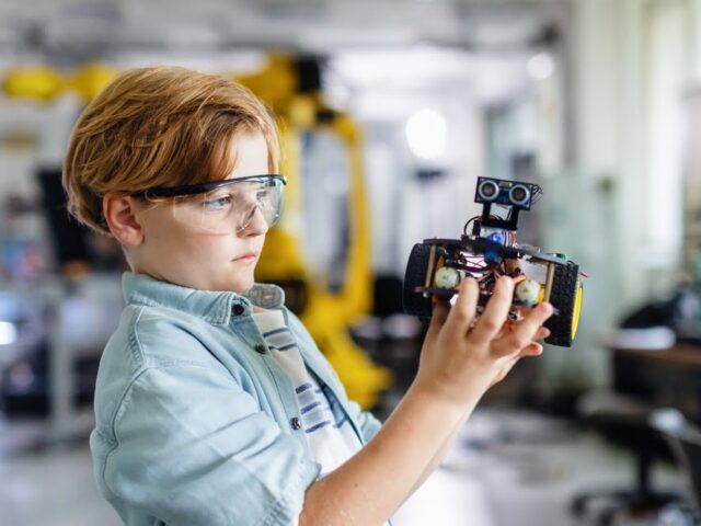 How STEM Builds Critical Thinking Skills That Last a Lifetime