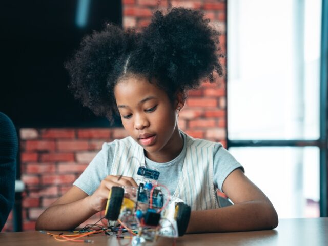 Does STEM Stifle Creativity or Build It? What Parents Need to Know