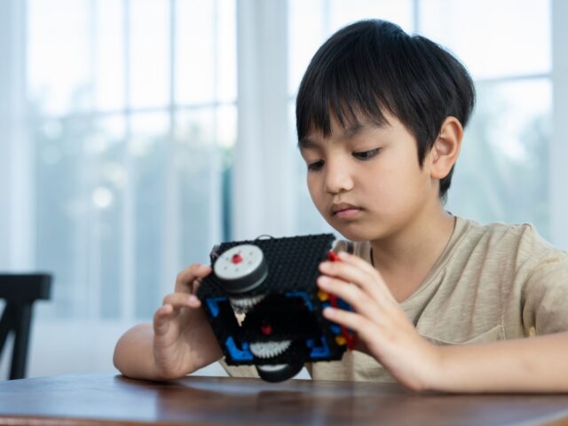 How STEM Develops Teamwork Skills in Elementary Students